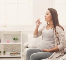 Idratazione in gravidanza: il legame tra maternità e acqua – In a Bottle