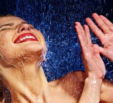 Come restare belli bevendo acqua