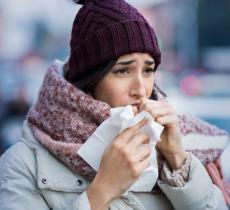 Influenza e raffreddore si combattono con idratazione e riposo 