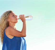 L'acqua gassata riduce il rischio cardiovascolare nelle donne 