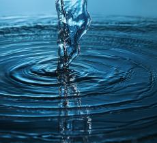 L'acqua minerale è la fonte di calcio meno calorica 