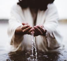 Pasqua, l’acqua come simbolo di vita e rinascita nel cristianesimo - In a Bottle
