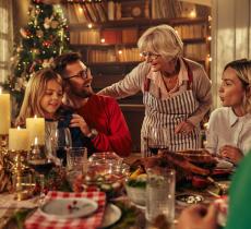 A Natale Sanbittèr invita a brindare con le tradizioni