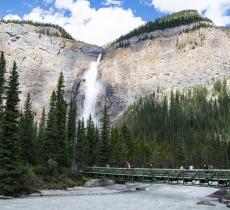 Scopri la meraviglia delle cascate Takakkaw e l'Emerald Lake 