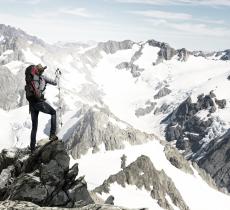 Una corretta idratazione aiuta a prevenire il mal di montagna_alt tag