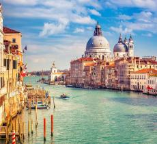 Venezia, l’acqua della laguna torna ad essere limpida - In a Bottle