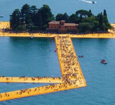 Walking on Water: il lungometraggio dedicato all’opera di Christo – In a Bottle