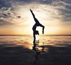 Idratazione e metodo Bikram Yoga per battere lo stress 