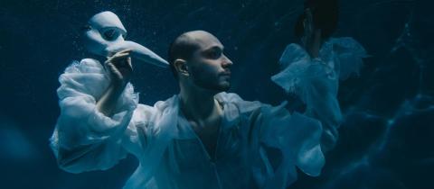 Acqua e teatro: quando l’elemento liquido diventa scena e simbolo