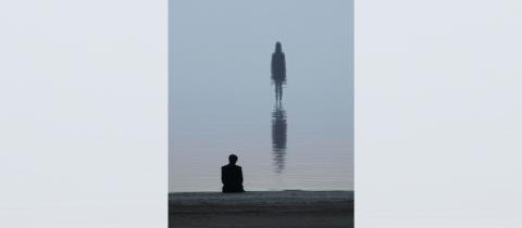 "Specchi d'acqua" di Massimiliano Nuzzolo: dove l'anima incontra l'Oceano al suono dei Velvet Underground