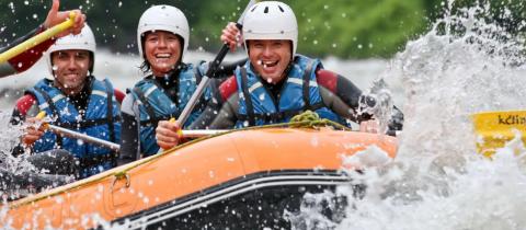 Acqua e sport tutto l’anno: canoa, canottaggio, vela e SUP come nuove frontiere sportive in Italia