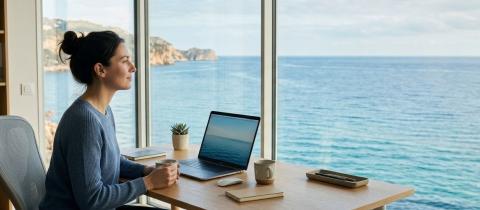 L’effetto "Blue Mind" e il potere calmante dell’acqua visiva a lavoro