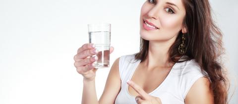 Idratazione in gravidanza: quale e quanta acqua bere