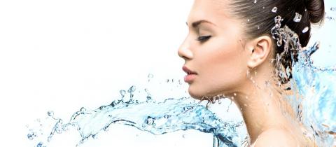 La guida ad un'idratazione naturale della pelle