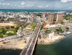 A Lagos, 2 milioni di pendolari si spostano...in acqua