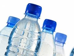 Successo dell'acqua in bottiglia in America, attenzione per la salute