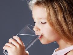Per un bambino su 10 si può vivere anche senza acqua