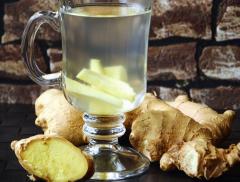 I benefici di acqua, limone e zenzero