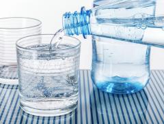 Risciacqui con acqua e bicarbonato: il rimedio per gengive infiammate
