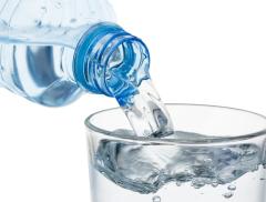 Bere acqua e sale al mattino fa bene?