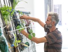 Eugenio Tibaldi, l’artista che racconta la connessione tra l’arte e l’acqua