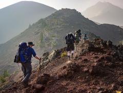 Trekking in montagna, i benefici del camminare ad alta quota