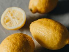Come utilizzare limoni e scorze di limone avanzate