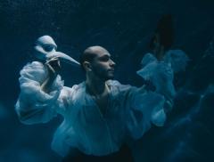 Acqua e teatro: quando l’elemento liquido diventa scena e simbolo