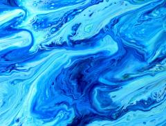 Acqua e creatività: il design liquido che ispira moda e architettura