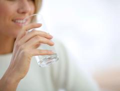 Acqua e Carnevale: il segreto dell’idratazione contro gli eccessi delle feste