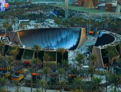 Expo Dubai: le cascate di acqua e luci incantano i visitatori
