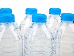 Acqua in bottiglia in UK: +40% di vendite rispetto a 30 anni fa