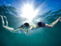 World Kiss Day, ecco i baci da guinness sott’acqua - In a Bottle