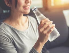 Arriva la terapia idrica giapponese per perdere peso – In a Bottle