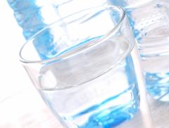 Bere troppa acqua fa male?