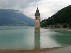Curon, storia e leggenda del campanile che emerge dal lago - In a Bottle