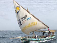 Flipflopi Dhow, la barca fatta di plastica riciclata – In a Bottle