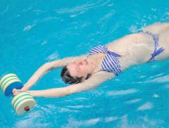 La ginnastica in acqua aiuta le donne in gravidanza - In a Bottle