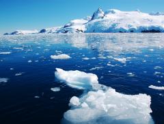 La Groenlandia continua a perdere pezzi di ghiaccio