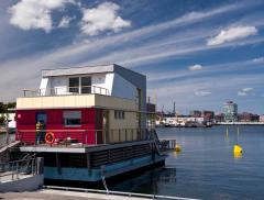 Dalla Francia all’Olanda, passando per l’Italia: ecco le Houseboat, la nuova frontiera del turismo acquatico - In a Bottle