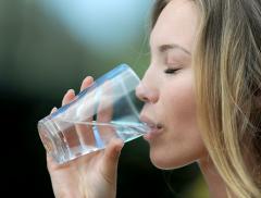 I 5 segnali che ti dicono di bere più acqua 
