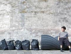 I rifiuti di plastica trasformati in panchine pubbliche 