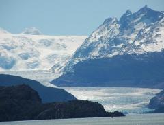 Iceberg si stacca dal ghiacciaio Grey in Cile 