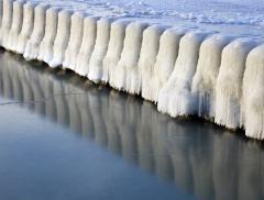 Il lago Michigan trasformato in una distesa di ghiaccio appuntito - In a Bottle