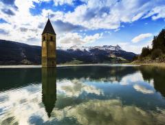 Chiesa Sommersa Lago Resia Leggenda Campanile che Emerge dalle Acque – In a Bottle
