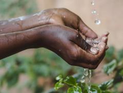 L'app che garantisce l'accesso all'acqua ai bambini bisognosi 