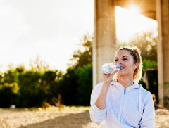 Malattie da calore: bere tanta acqua aiuta a prevenirle 