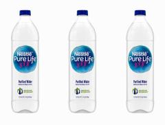 Nestlé Pure Life lancia la bottiglia di plastica riciclata al 100% 