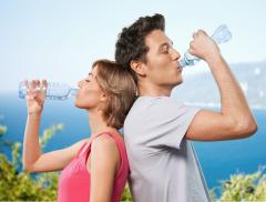 Sorrentino, bere acqua è fondamentale per il controllo del peso