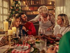 A Natale Sanbittèr invita a brindare con le tradizioni